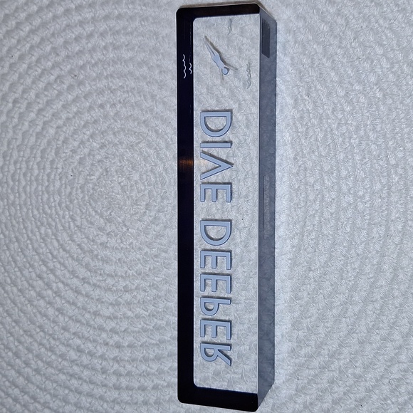 👙 "Dive Deeper" motivational desk placard sign. Clear acrylic with navy blue. - Picture 13 of 13